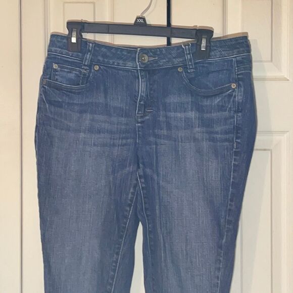 DKNY Mid Rise Capri Length Jeans Size 8 - Picture 2 of 16